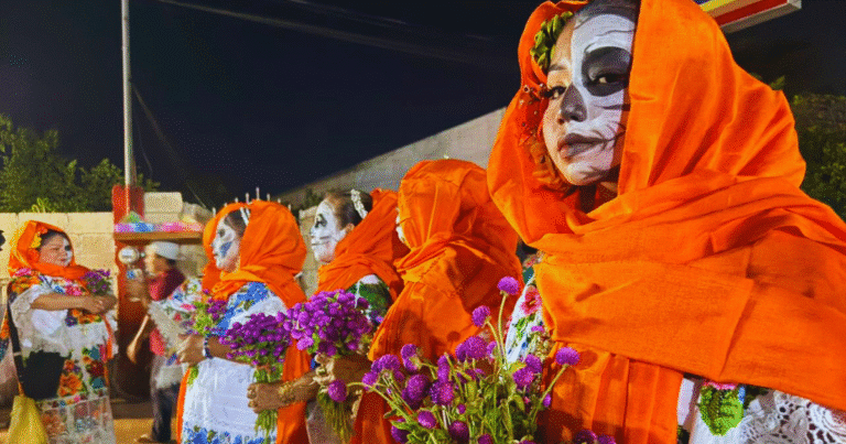 paseo de las Ánimas 2025 reúne a más de 500 pixanes en kanasín