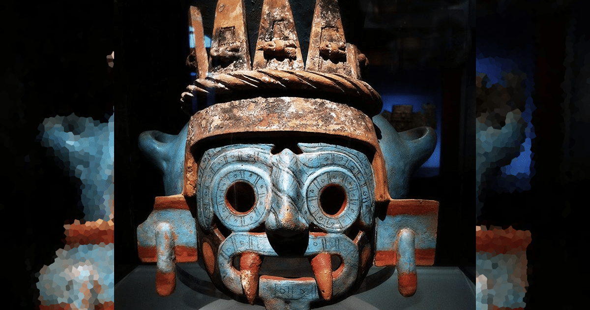 Tláloc, una deidad ancestral y formidable del panteón mexica (azteca), fue venerado como el dios de la lluvia, el agua, el rayo y la agricultura.
