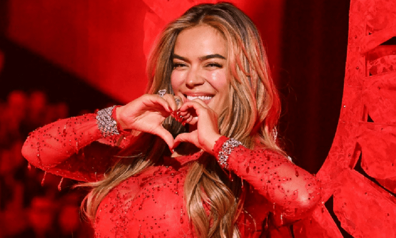 La cantante colombiana Karol G hizo historia al participar en el renovado Victoria's Secret Fashion Show 2025 en Nueva York, celebrado el pasado miércoles 15 de octubre.