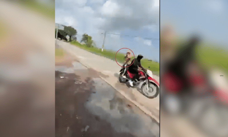 Un comerciante y activista comunitario, identificado como "Nico", fue víctima de un violento ataque a balazos mientras realizaba una transmisión en vivo por redes sociales desde el municipio de Salvatierra, Guanajuato.