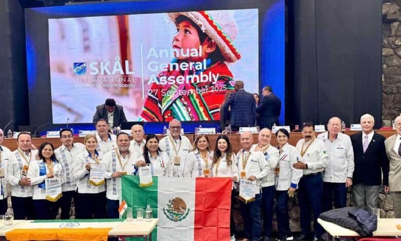 Skål Club Mérida recibe el premio al “Mejor Club del Mundo 2025” en Cusco, Perú