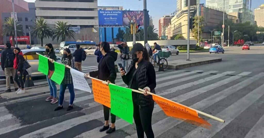 trabajadores del sat inician paro en la ciudad de mexico 2