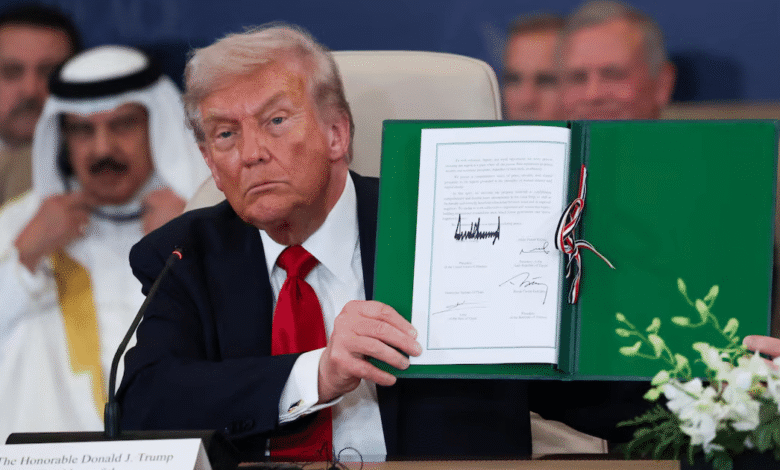 Trump firma plan de paz para Medio Oriente