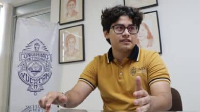 Estudiante de la UADY fusiona microalgas e IA para combatir la contaminación del agua