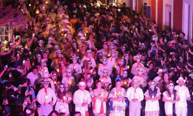 90 mil personas participan en el tradicional paseo de las Ánimas en mérida