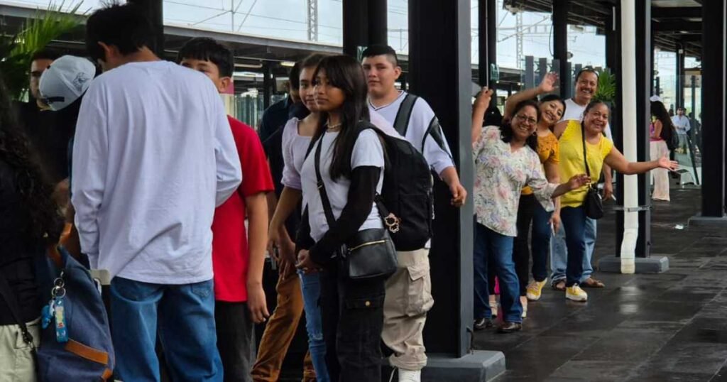 adolescentes de renacer adn reciben reconocimiento con viaje en el tren maya (1)