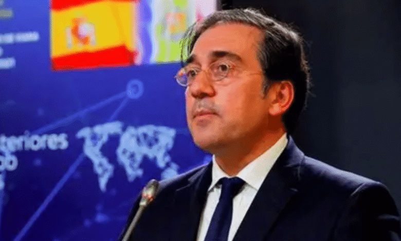 La declaración del canciller español José Manuel Albares sobre el "dolor e injusticia" cometidos contra los pueblos originarios de México generó una fuerte reacción política en España.