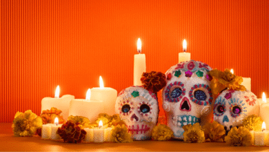El Día de Muertos mexicano, una festividad que honra a los difuntos con alegría y color, se ha convertido en un fenómeno cultural global.