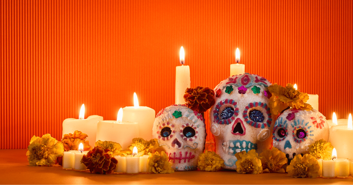 El Día de Muertos mexicano, una festividad que honra a los difuntos con alegría y color, se ha convertido en un fenómeno cultural global.