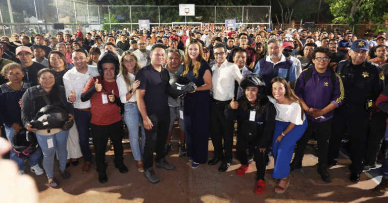 cecilia patrón entrega 236 cascos en la sexta edición de “chambea seguro”