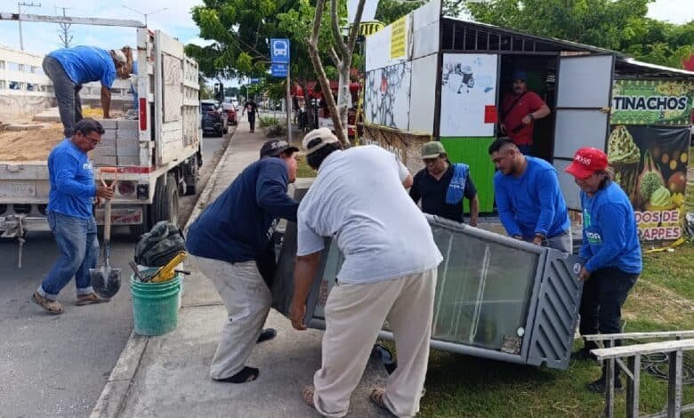Ayuntamiento de Mérida retira cuatro puestos que ocupaban más de 120 metros en el norte