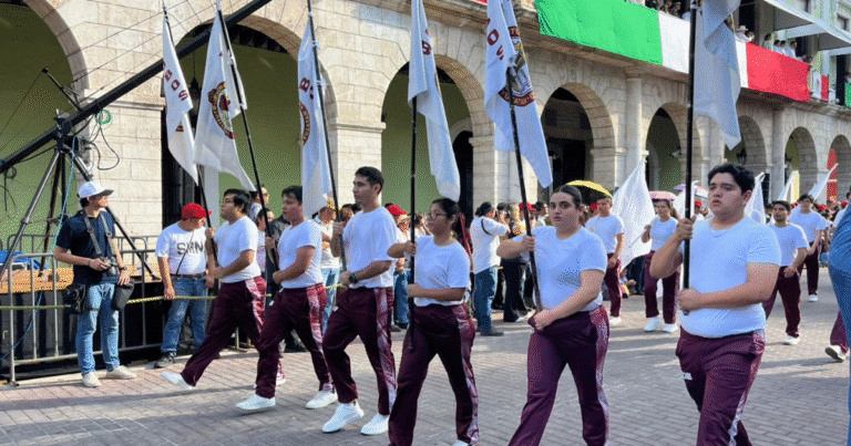 joaquín díaz mena preside ceremonia cívica y desfile por el 115 aniversario de la revolución mexicana