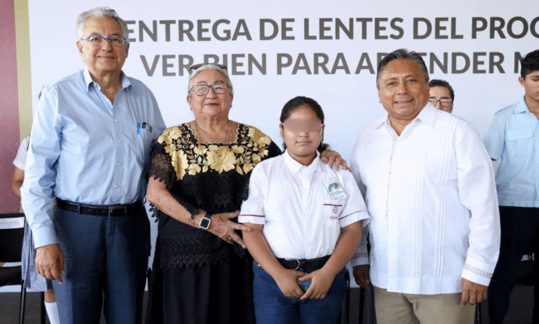 más de 3 mil 600 estudiantes yucatecos reciben lentes gratuitos para mejorar su aprendizaje