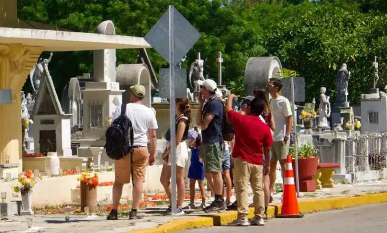 meridanos y turistas abarrotan cementerios