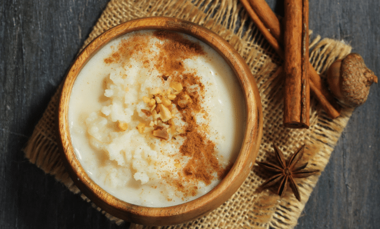 Te enseñamos a elaborar un arroz con leche con la textura cremosa perfecta, utilizando técnicas sencillas y ingredientes accesibles.