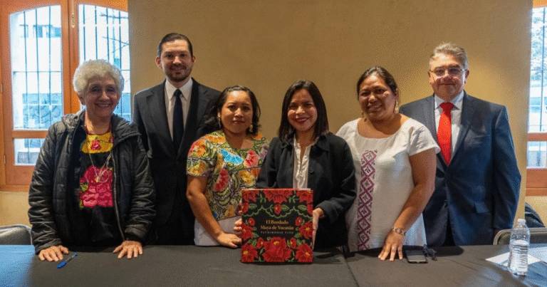 presentan el bordado maya de yucatán patrimonio vivo en original méxico