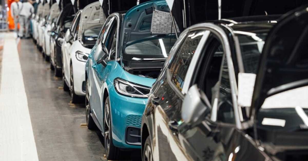Producción de autos eléctricos e híbridos en México crece 34% en 2025