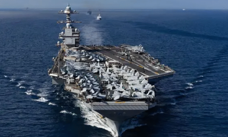 Estados Unidos ha incorporado el portaaviones USS Gerald R. Ford, con más de 5 000 efectivos y numerosas aeronaves, al despliegue naval en América Latina con el argumento de desmantelar redes de narcotráfico.