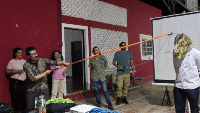 La Secretaría de Desarrollo Sustentable capacitó a habitantes, estudiantes y representantes comunitarios en técnicas seguras de manejo y coexistencia con esos reptiles.