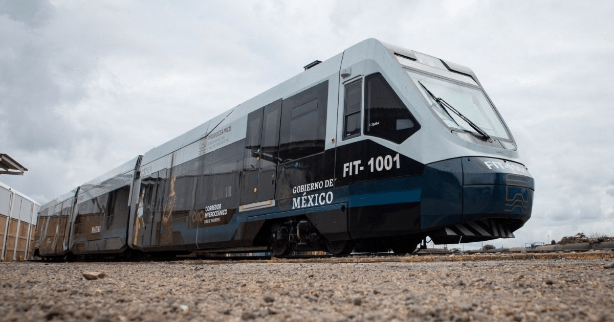 El Gobierno de México, a través de la SICT, dio el banderazo de inicio de la construcción del tramo ferroviario de pasajeros Arroyo El Sauz-Nuevo Laredo, un segmento de la ruta principal Saltillo-Nuevo Laredo (396 km).