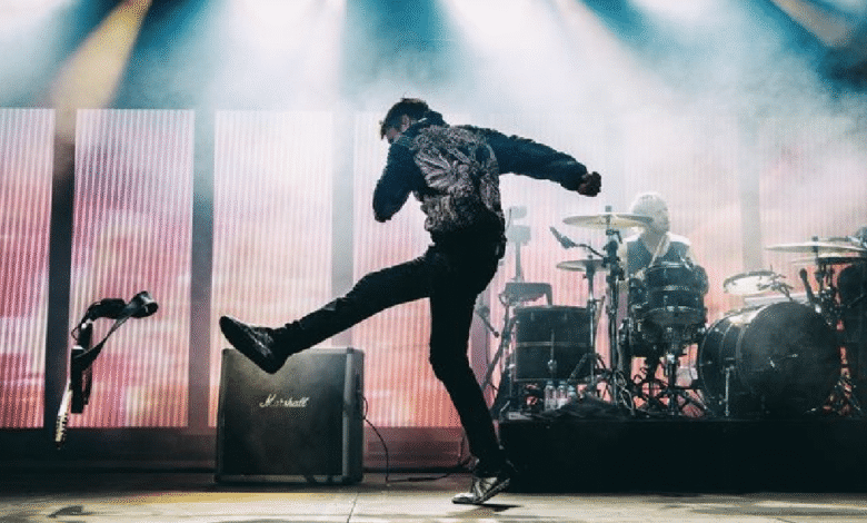 Su nacimiento se encuentra entre Inglterra y Estados Unidos en los años 40 y 50; el rock trascendió rápidamente su condición de mero género musical para convertirse en un poderoso símbolo contracultural.