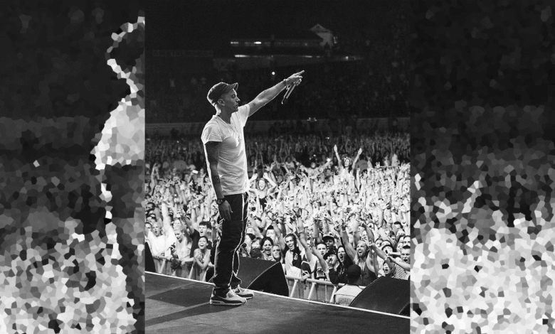 A más de dos décadas de su explosión global, repasamos la historia del artista que cambió el hip-hop para siempre: sus comienzos traumáticos, su ascenso meteórico, sus batallas personales y su legado como uno de los mejores raperos de la historia.