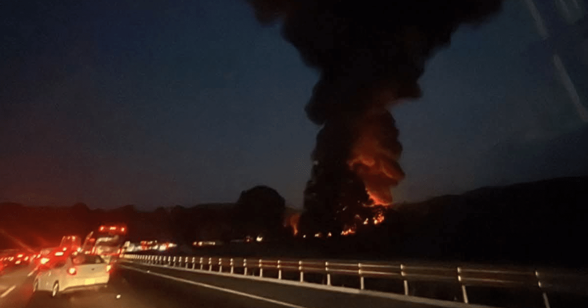 Una pipa de gas explotó en un tramo de la Autopista México-Puebla, específicamente en el municipio de Ixtapaluca, Estado de México.