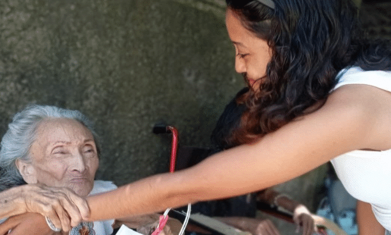 buscan regalos para los abuelitos en esta navidad