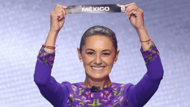 Claudia Sheinbaum luce bordado istmeño en sorteo del Mundial 2026 y destaca el arte textil de Oaxaca