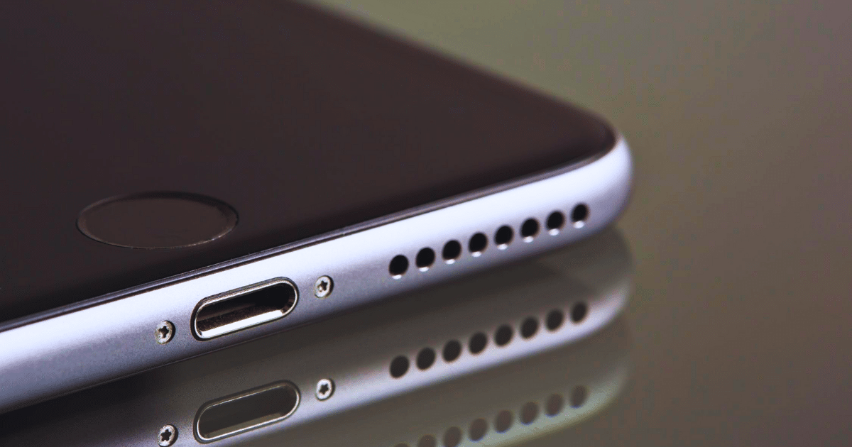 Cómo limpiar el altavoz del celular sin dañarlo