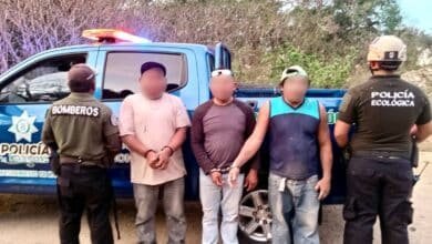 detienen a tres por tirar basura en la vía pública en kanasín