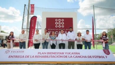Gobierno estatal renueva cancha de fútbol 7 en Xocchel con inversión de 2.7 mdp