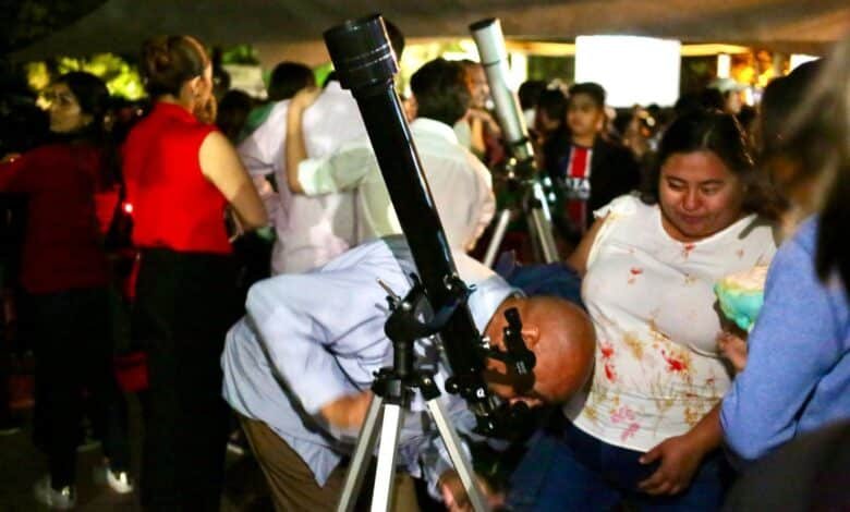 más de mil personas disfrutaron de la noche de estrellas en el centenario