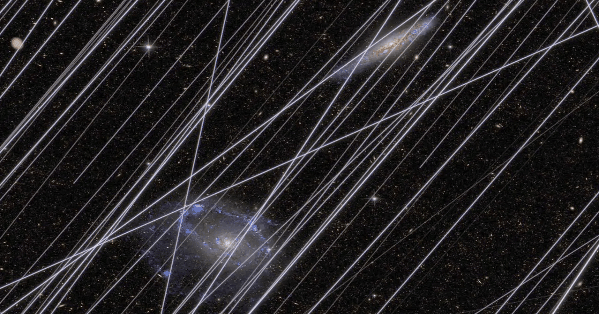 Satélites de megaconstelaciones como Starlink generan rastros luminosos que contaminan hasta el 96% de las imágenes captadas por telescopios espaciales, según la NASA. | Foto: NASA/Borlaff, Marcum, Howell Nature, 2025