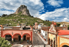 El estado de Querétaro ofrece una mezcla encantadora de paisajes vinícolas, tradiciones coloniales, pueblos mágicos de encanto intacto y bellezas naturales.