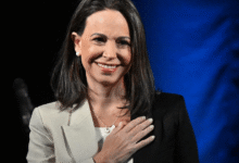 La salida de María Corina Machado de Venezuela rumbo a Oslo expuso la dimensión del cerco político que enfrenta la oposición y el nivel de riesgo que implica desafiar al poder de Nicolás Maduro.