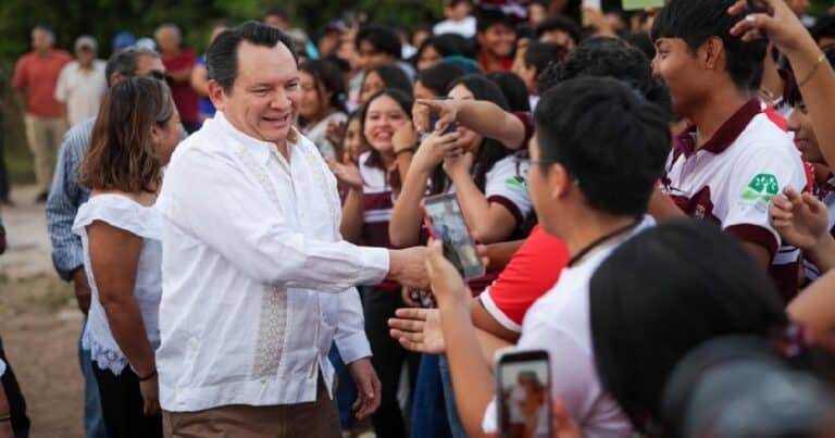 Gobierno del estado renueva campo deportivo de Ticopó