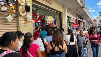 tiendas de disfraces en mérida registran abarrotamiento por la alta demanda de trajes navideños
