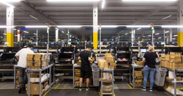 Amazon se reestructura con recortes laborales y más inversión en IA