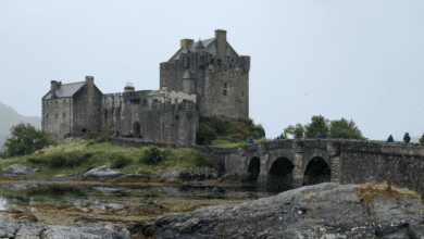 Escocia se consolida como uno de los destinos turísticos más atractivos de Europa gracias a la combinación de paisajes naturales imponentes, ciudades históricas, castillos medievales y una identidad cultural profundamente arraigada.
