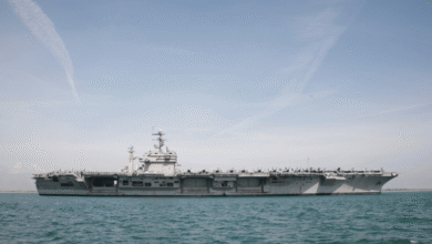 El despliegue del portaaviones Abraham Lincoln y su grupo de escolta en Oriente Próximo marca un nuevo punto de presión en la relación entre Estados Unidos e Irán. Aunque el presidente Donald Trump ha advertido sobre la posibilidad de una acción militar, altos funcionarios estadounidenses aseguran que aún existe margen para una salida diplomática.