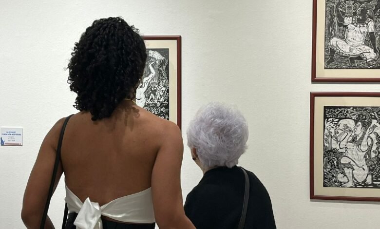 Mérida rinde homenaje a Manuel Lizama con la exposición “Crónicas del Mayab” en el Olimpo