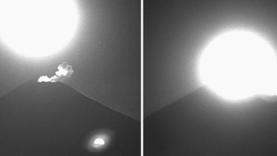 El beso de la luna al volcán: Captan espectacular timelapse en el Popocatépetl