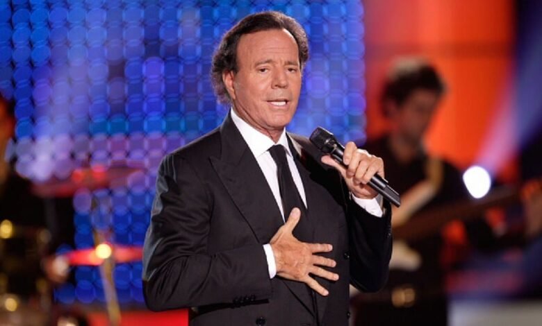 Julio Iglesias bajo investigación por denuncias de acoso y agresión sexual (Foto de internet)