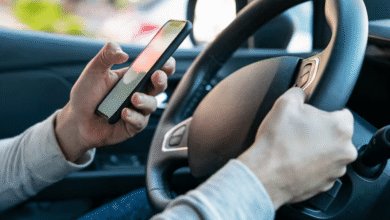 Multa por usar el celular mientras manejas en 2026 monto y sanciones