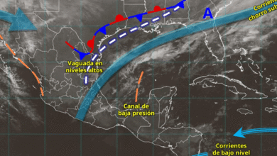 Para hoy, una vaguada en niveles altos de la atmósfera aunada al ingreso de humedad favorecido por la corriente en chorro subtropical y un canal de baja presión en la sonda de Campeche, originarán lluvias puntuales fuertes en Campeche y Quintana Roo