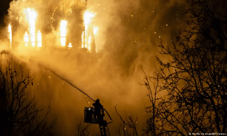 iglesia Vondelkerk,Vondelkerk,iglesia histórica,Nochevieja en Países Bajos,fuegos artificiales,violencia policial,P.J.H. Cuypers,disturbios Año Nuevo,patrimonio cultural europeo