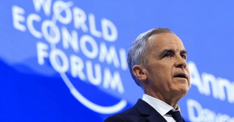 El primer ministro de Canadá, Mark Carney, manifestó un respaldo “firme” a Groenlandia y Dinamarca frente a las recientes tensiones generadas por Estados Unidos, luego de que el presidente Donald Trump amenazara con imponer aranceles a países europeos como parte de su estrategia geopolítica sobre el territorio ártico.