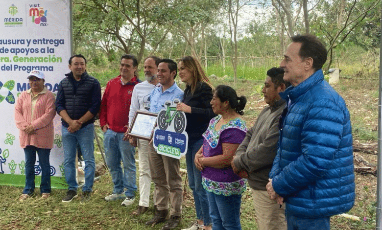 La presidenta municipal de Mérida, Cecilia Patrón Laviada, encabezó la clausura de la primera generación del programa “Mérida Comunitaria”, realizada en el Rancho El Encuentro, ubicado en la comisaría de San Pedro Chimay.