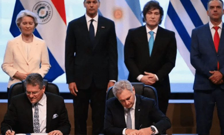 Después de casi un cuarto de siglo de negociaciones, el Mercosur y la Unión Europea firmaron un acuerdo histórico que da origen a la mayor zona de libre comercio del planeta.